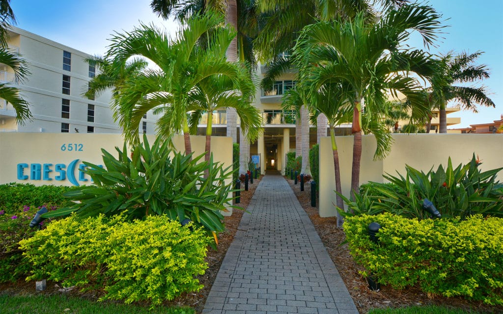 The Crescent in Siesta Key Entrance Sign 1