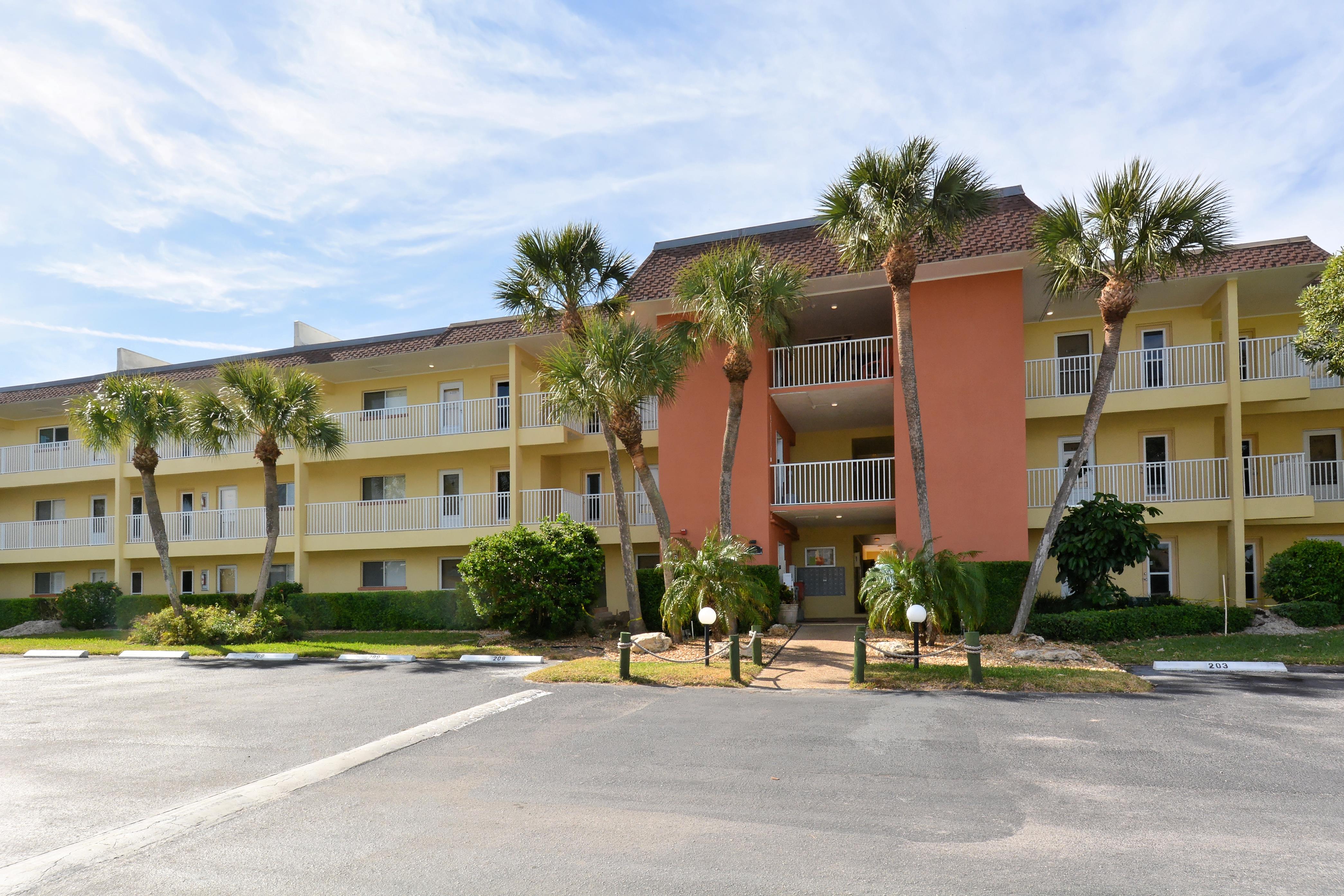 Fisherman's Cove in Siesta Key : Condos for Sale with Gorgeous Views