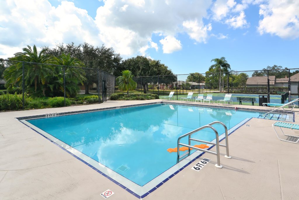 Country Oaks in Sarasota Pool