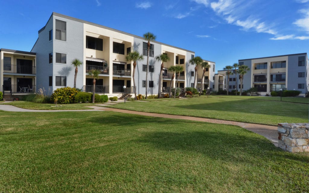 MacArthur Beach & Racquet Club Venice FL Condos for Sale 